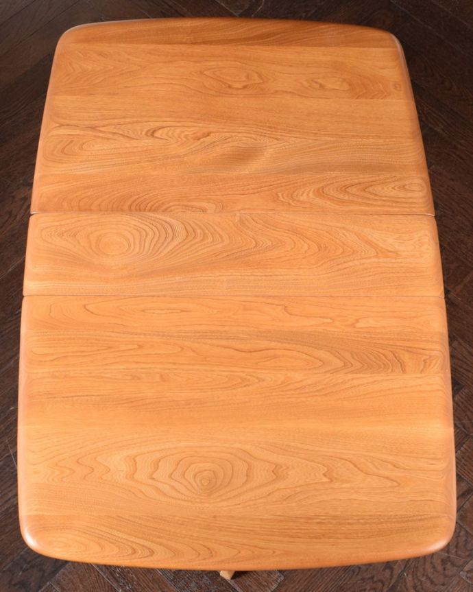 アーコールの家具　アンティーク家具　アーコール社のヴィンテージ家具、伸長式コーヒーテーブル（バタフライテーブル）。天板の修復には自信があります。(x-1333-f)