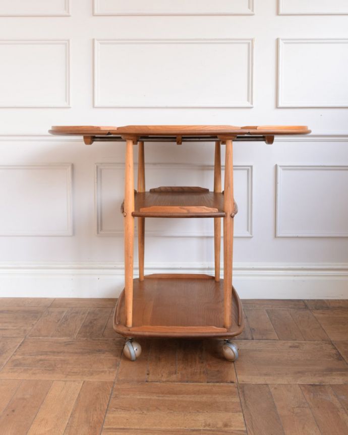 アーコールの家具　アンティーク家具　アーコール社のヴィンテージ家具、使いやすい伸長式のワゴン（ERCOL）。両方開いてさらに便利リーフを両方開くと、大きなサイズに。(x-1334-f)