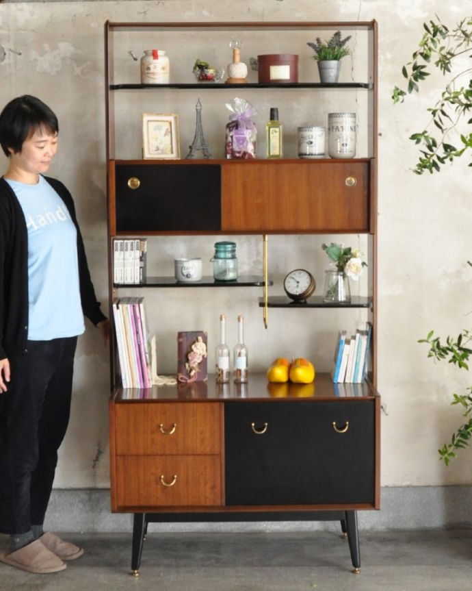 G-PLAN(Gプラン) アンティーク家具 G-PLANのヴィンテージ家具、トラー&ブラック(Tola&Black)のディバインダー。お部屋の真ん中で使えちゃうヴィンテージの家具ディバインダーとは、もともと本棚や間仕切りのこと。(x-1338-f)