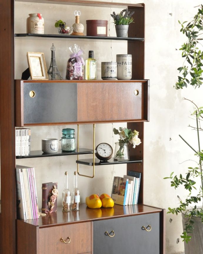 G-PLAN(Gプラン) アンティーク家具 G-PLANのヴィンテージ家具、トラー&ブラック(Tola&Black)のディバインダー。おしゃれに「魅せて」くれる「見せる収納」です使い方は自由自在。(x-1338-f)