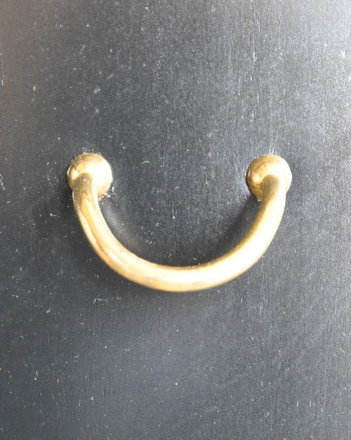 G-PLAN(Gプラン) アンティーク家具 G-PLANのヴィンテージ家具、トラー&ブラック(Tola&Black)のディバインダー。こんな所もスタイリッシュ家具に似合うシンプルな取っ手。(x-1338-f)