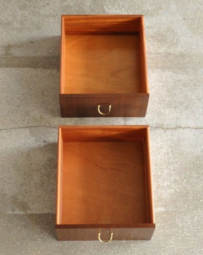 G-PLAN(Gプラン) アンティーク家具 G-PLANのヴィンテージ家具、トラー&ブラック(Tola&Black)のディバインダー。キレイにお直ししました引き出しの中も修復の際、専門の職人がキレイにしました。(x-1338-f)