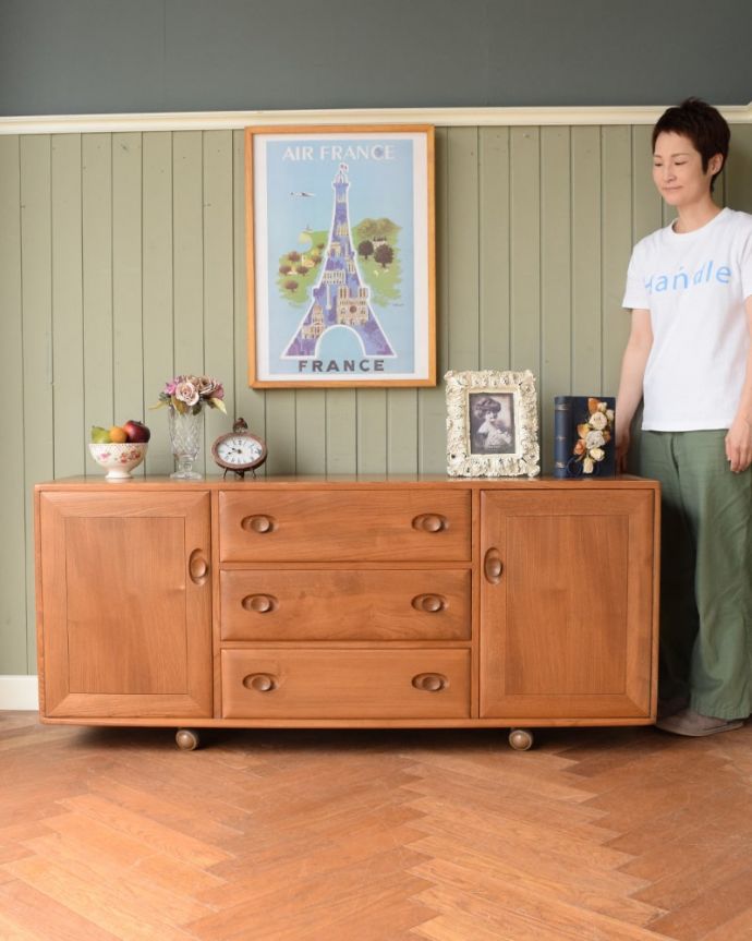 アーコールの家具　アンティーク家具　サイドボード　アーコール。人気のヒミツは北欧スタイルのデザインやっぱりスッキリとカッコイイ北欧デザインが人気のサイドボード。(x-1340-f)