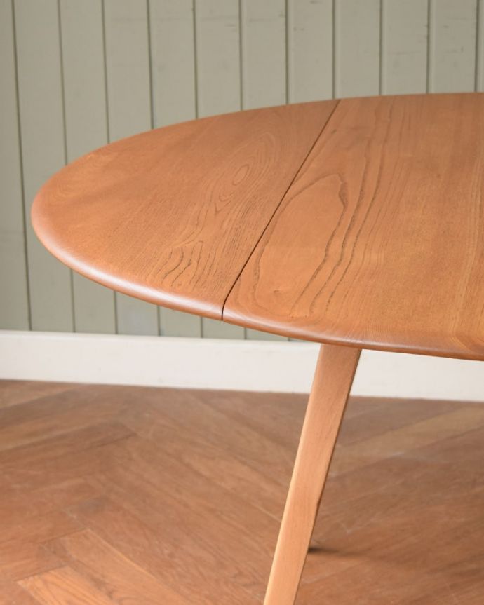 アーコールの家具　アンティーク家具　ERCOL社のヴィンテージ家具、北欧の老舗メーカーのドロップリーフテーブル。クールな表情の中に見えるアーコールらしい優しさアーコールの家具って、角の落とし方が独特。(x-1343-f)