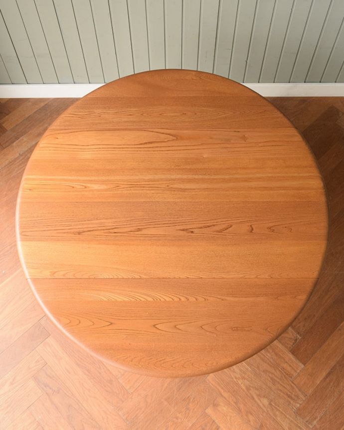 アーコールの家具　アンティーク家具　ERCOL社のヴィンテージ家具、北欧の老舗メーカーのドロップリーフテーブル。やっぱり気になる天板の仕上げ方テーブルの主役はやっぱり天板。(x-1343-f)