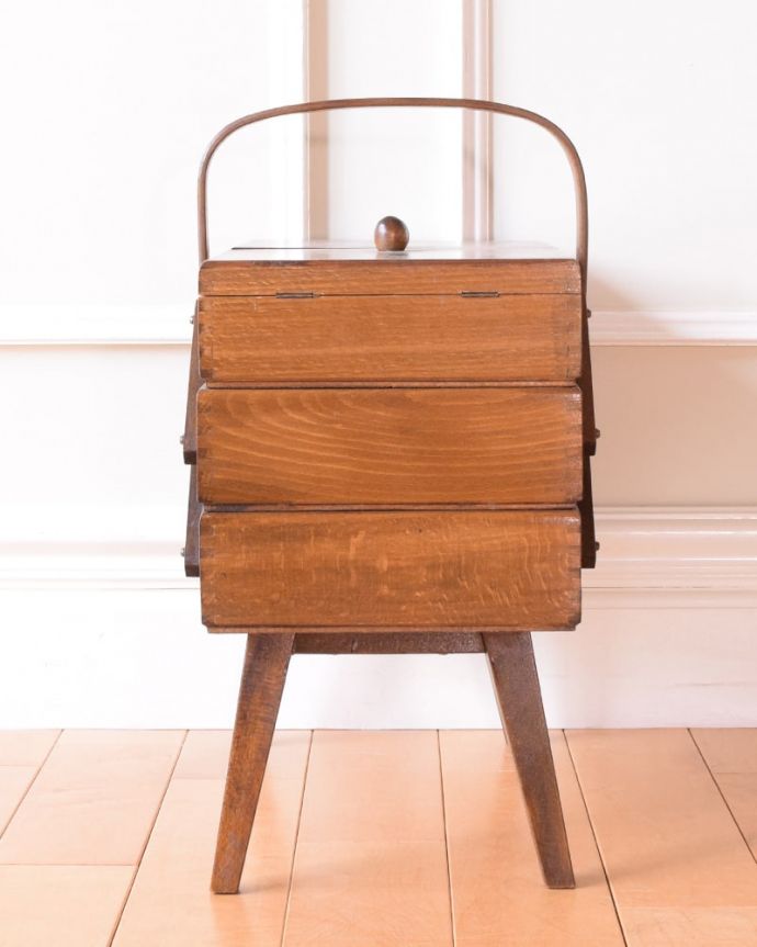 ソーイングボックス　アンティーク家具　ソーイングボックス。横から見ると･･･グルッと360度、どの角度から見てもキレイに仕上げました。(x-1344-f)