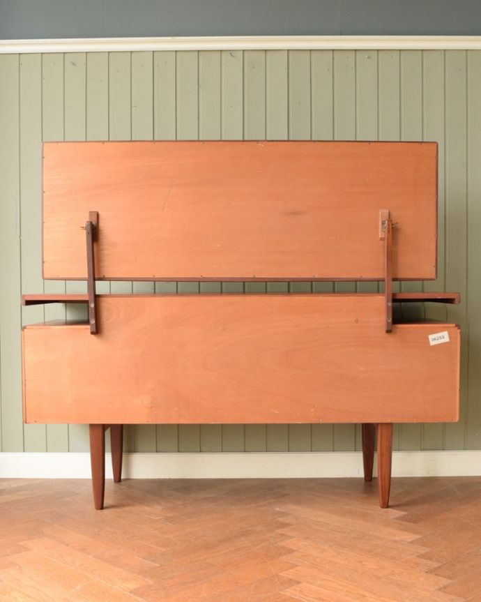 G-PLAN(Gプラン)　アンティーク家具　G-PLANのフレスコシリーズ、デスクにもおススメのヴィンテージドレッサー。後ろ姿もキレイです。(x-1347-f)