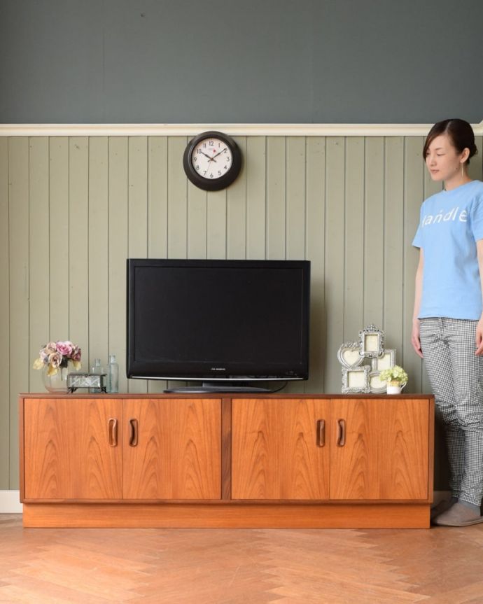 G-PLAN(Gプラン)　アンティーク家具　G-PLANフレスコシリーズのサイドボード、北欧スタイルのヴィンテージ家具。人気のヒミツは北欧スタイルのデザインやっぱりスッキリとカッコイイ北欧デザインが人気のサイドボード。(x-1348-f)