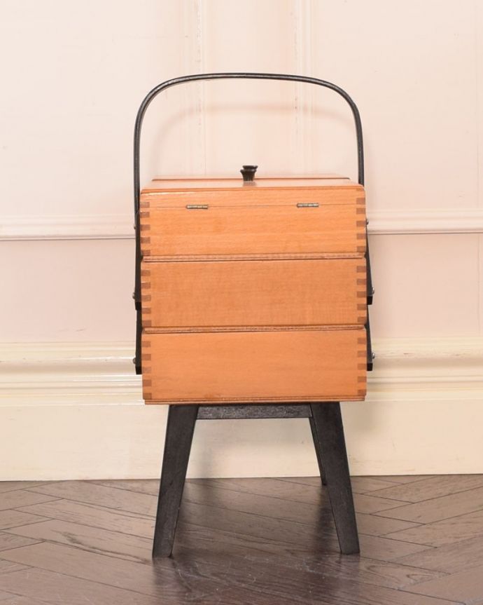 ソーイングボックス アンティーク家具 ソーイングボックス。横から見ると・・・グルッと360度、どの角度から見てもキレイに仕上げました。(x-1353-f)