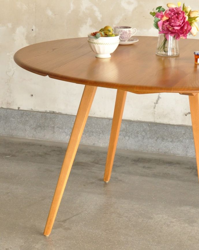 アーコールの家具 アンティーク家具 ドロップリーフテーブル クールな表情の中に見えるアーコールらしい優しさアーコールの家具って、角の落とし方が独特。(x-1356-f)