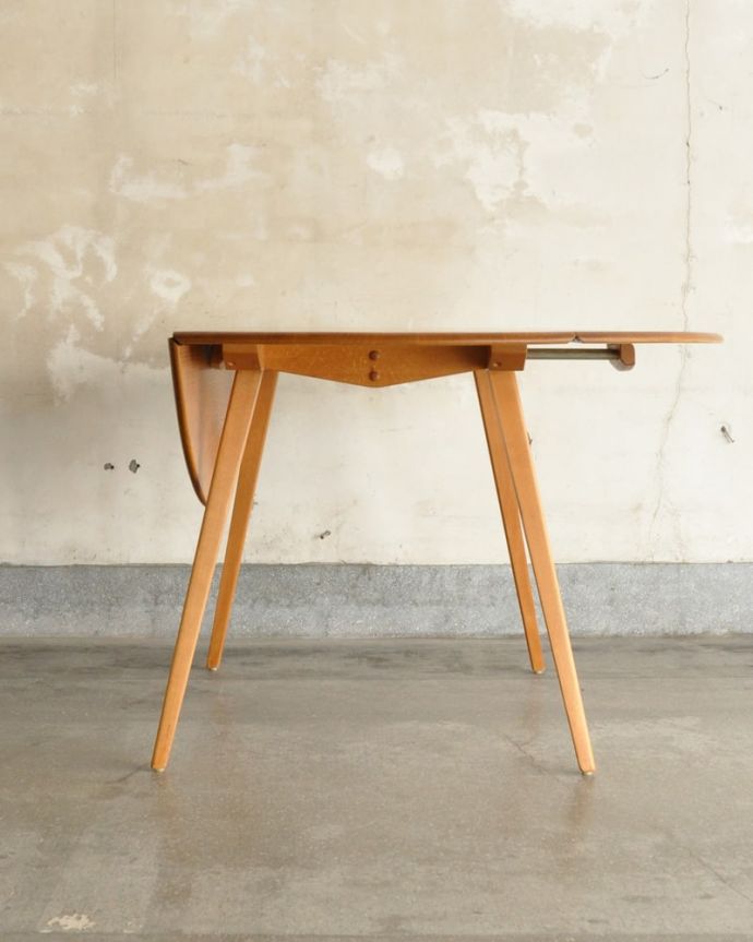 アーコールの家具 アンティーク家具 ドロップリーフテーブル 片方だけ開いても・・・リーフは片方ずつ広がるので、3WAYで使えます。(x-1356-f)