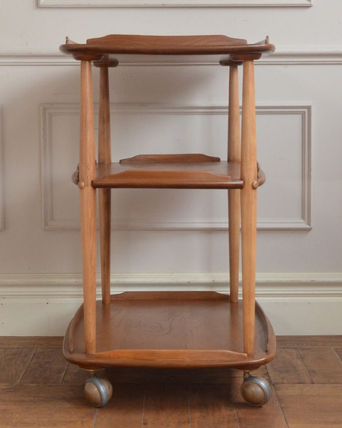 ビンテージワゴンの後ろ姿