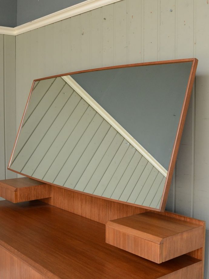 ビンテージドレッサーの鏡