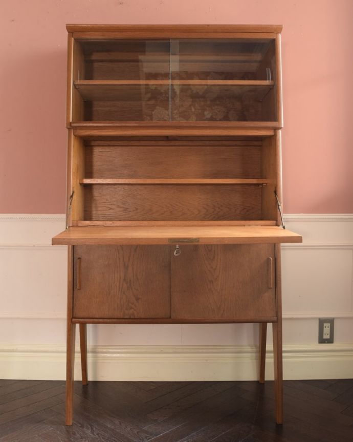 ビューロー アンティーク家具 ビューローキャビネット 見た目だけじゃなく収納力もバッチリの実力派ご希望の方にはさらにスッキリ収納できるようコード配線用の穴あけ加工を施してからお届けします(有料+3000円)お気軽にご連絡下さい。(x-1359-f)