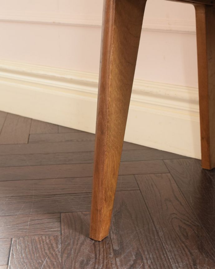 ビューロー アンティーク家具 ビューローキャビネット スッキリとした脚の裏には…Handleの家具の脚裏にはフェルトキーパーをお付けしています。(x-1359-f)