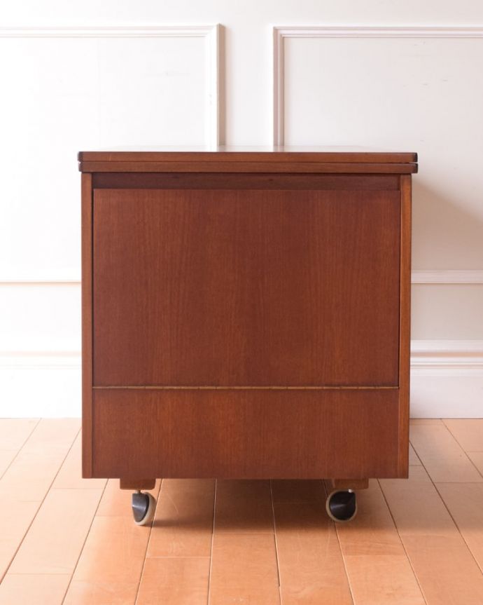 アンティークのテーブル　アンティーク家具　コーヒーテーブル　(x-1360-f)