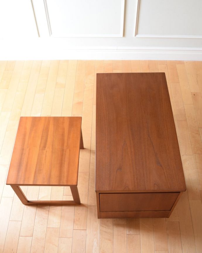 アンティークのテーブル　アンティーク家具　コーヒーテーブル　(x-1360-f)