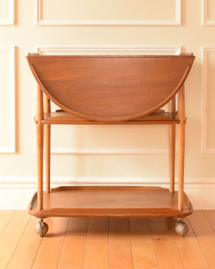 ERCOLワゴンの側面