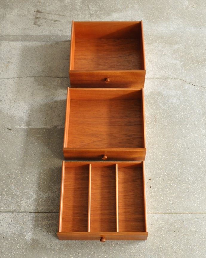 アンティークのキャビネット　アンティーク家具　サイドボード ネイサン　キレイにお直ししました引き出しの中も修復の際、専門の職人がキレイにしました。(x-1362-f)