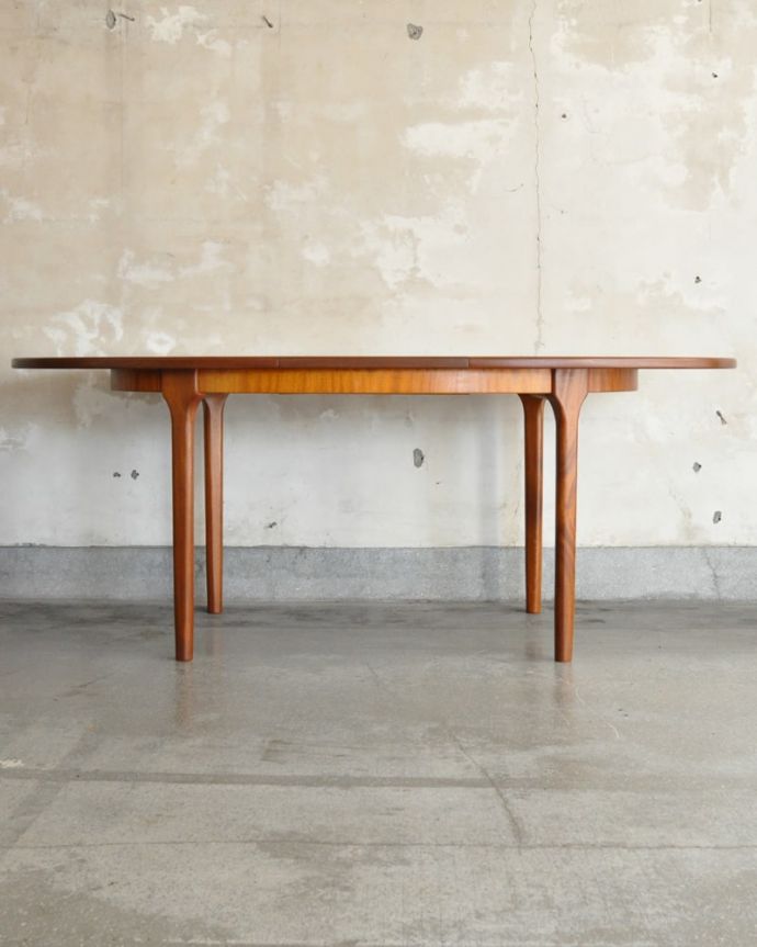 アンティークのテーブル　アンティーク家具　エクステンションテーブル　天板を広げると･･･もちろん広げたままの状態でもお使い頂けます。(x-1364-f)