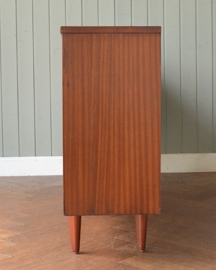 ビンテージキャビネットの側面