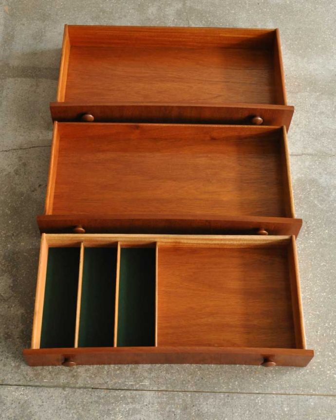 ビンテージサイドボードの引き出し