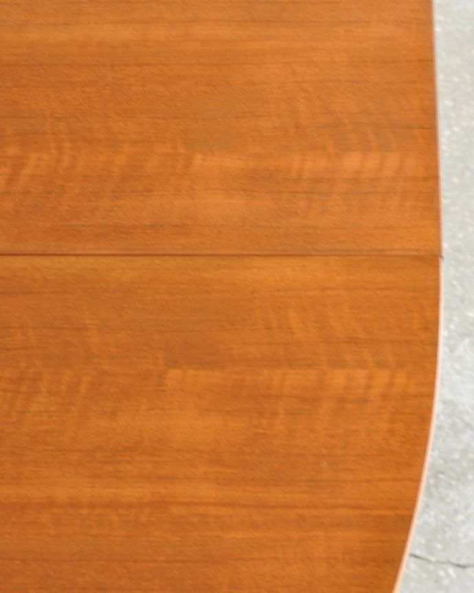 アンティークのテーブル アンティーク家具 エクステンションテーブル シンプルな木目がカッコイイ天板を近くで見てみるとこんな感じです。(x-1369-f)