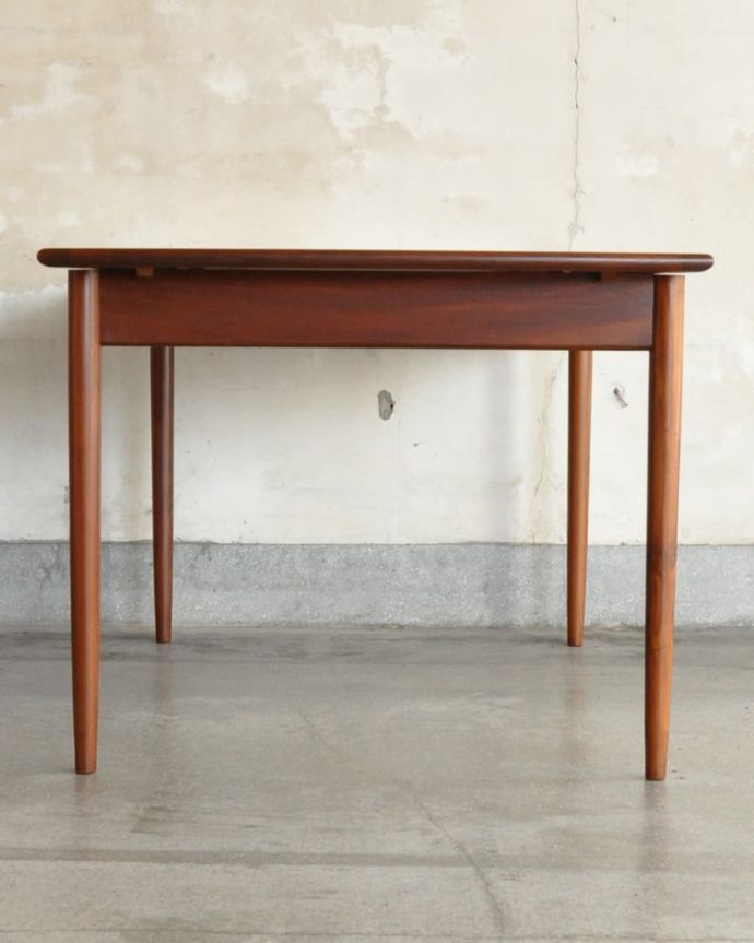 アンティークのテーブル　アンティーク家具　G-planダイニングテーブル(チークシリーズ(ブラジリアン))　こちら側から見ても･･･360度、どこから見てもスッキリとしてキレイです。(x-1371-f)