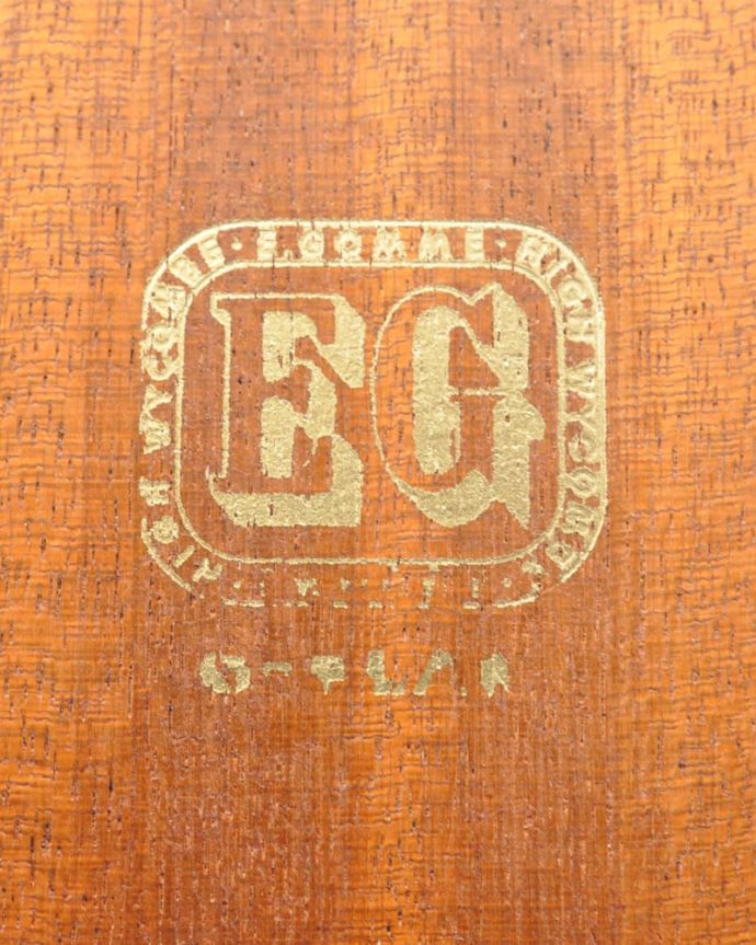 アンティークのテーブル　アンティーク家具　G-planダイニングテーブル(チークシリーズ(ブラジリアン))　安心の証1952～1965年の間に作られた家具に使われているロゴが残っていました。(x-1371-f)