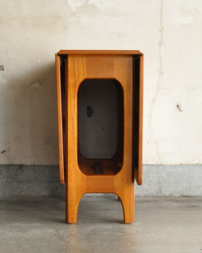 アンティークのテーブル　アンティーク家具　ゲートレッグテーブル　横から見てみると･･･テーブルを横から見るとこんな感じ。(x-1373-f)