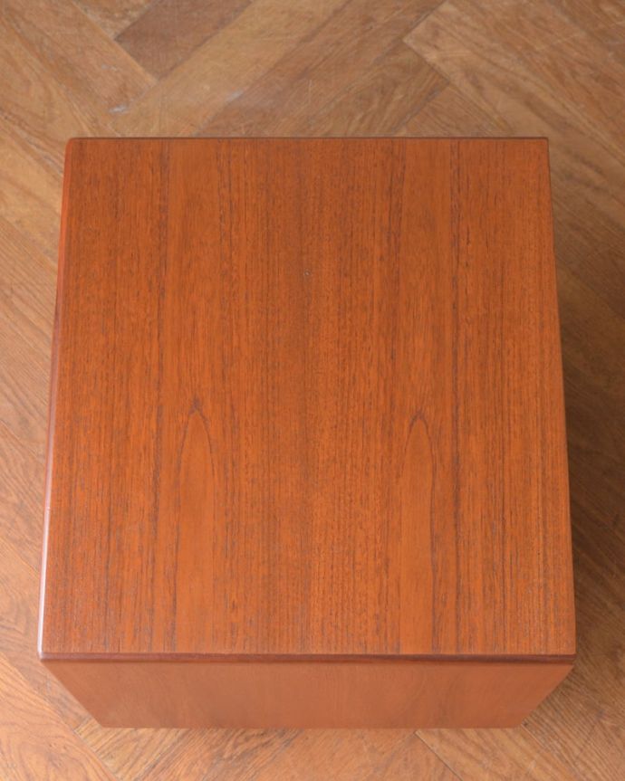 サイドチェストの天板