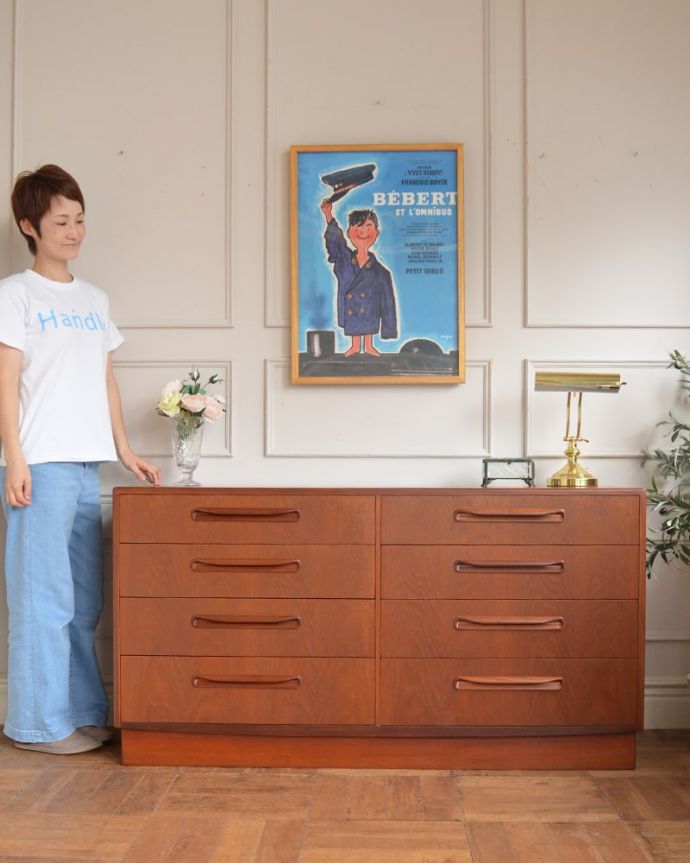 アンティークのチェスト　アンティーク家具　G-planチェスト(フレスコ)　スッキリとしたカッコよさが魅力北欧スタイルのチェストは、やっぱり見た目がカッコいい！シンプルなのでどんなお部屋にも似合います。(x-1375-f)