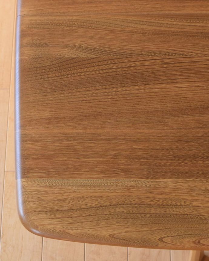 アンティークのテーブル アンティーク家具 アーコール ゲートレッグコーヒーテーブル 天板を近くで見るとこんな感じ。(x-1378-f)