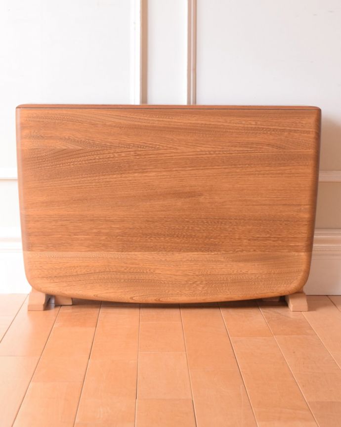 アンティークのテーブル アンティーク家具 アーコール ゲートレッグコーヒーテーブル 天板を閉じると…閉じて壁に付ければなんだか違う家具に見えちゃうんです。(x-1378-f)