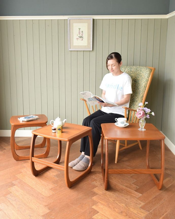 アンティークのテーブル　アンティーク家具　ネストテーブル　カッコよく3つが揃ったネストテーブルネストとは巣のこと。(x-1383-f)