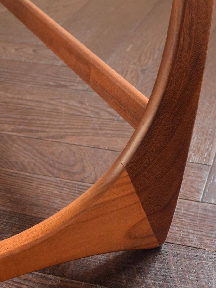 G-PLANのテーブルの足先