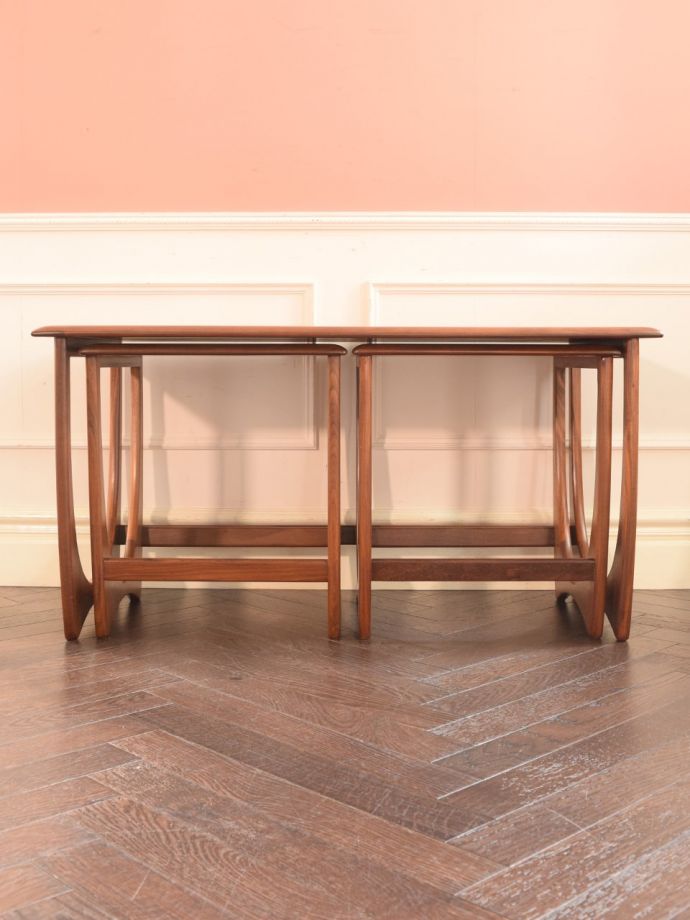 コーヒーテーブルの側面