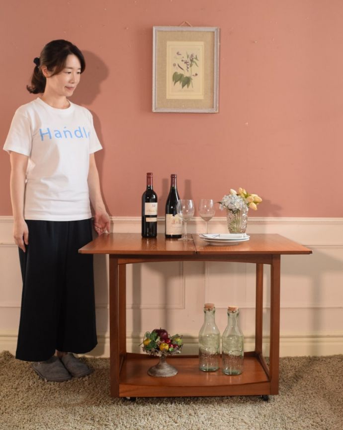 アンティークのワゴン・トローリー　アンティーク家具　トローリーテーブル　クールなカッコよさが魅力。(x-1385-f)