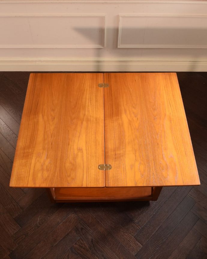 アンティークのワゴン・トローリー　アンティーク家具　ヴィンテージのワゴン、伸長式の便利な北欧スタイルのトローリーテーブル　広げればテーブル代わりになっちゃう広い天板テーブルの形を上から見ると、こんな感じです。(x-1385-f)