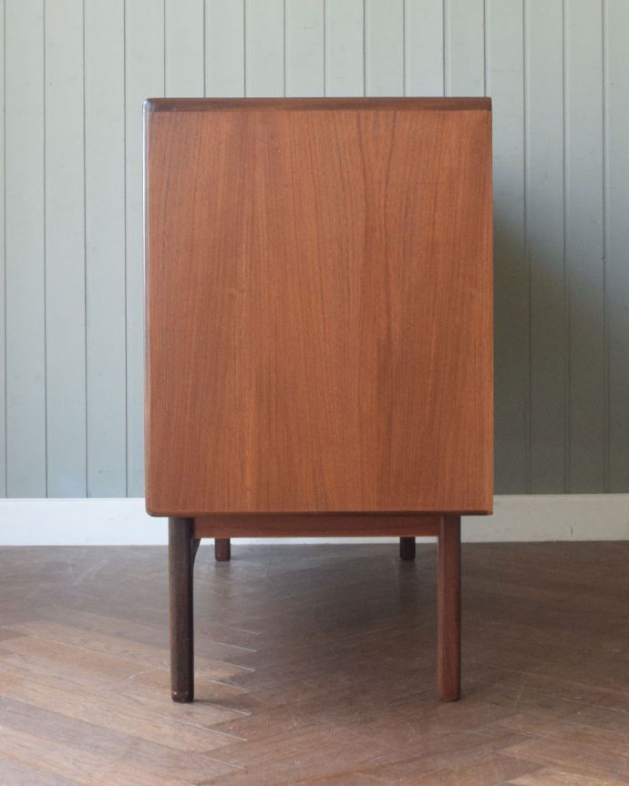 G-planのサイドボードの側面