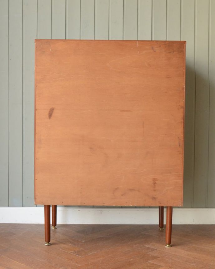 アンティークのチェスト　アンティーク家具　ヴィンテージのチェスト、北欧スタイルのイギリスで見つけた整理タンス　修復してあるので後ろ姿もキレイです。(x-1390-f)