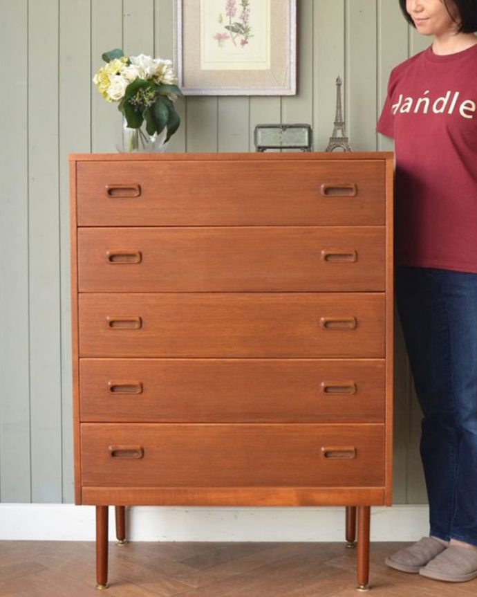 アンティークのチェスト　アンティーク家具　ヴィンテージのチェスト、北欧スタイルのイギリスで見つけた整理タンス　スッキリとしたカッコよさが魅力北欧スタイルのチェストは、やっぱり見た目がカッコいい！シンプルなのでどんなお部屋にも似合います。(x-1390-f)