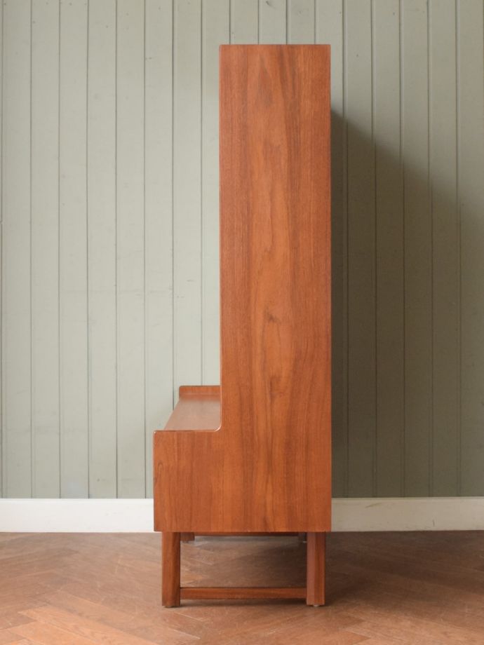 ビンテージキャビネットの側面