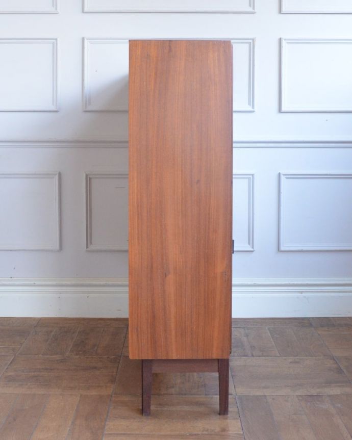 ビンテージキャビネットの側面