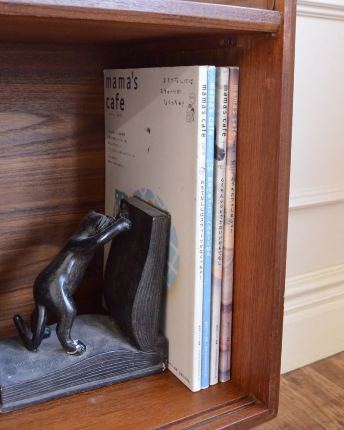 キャビネットの扉の中