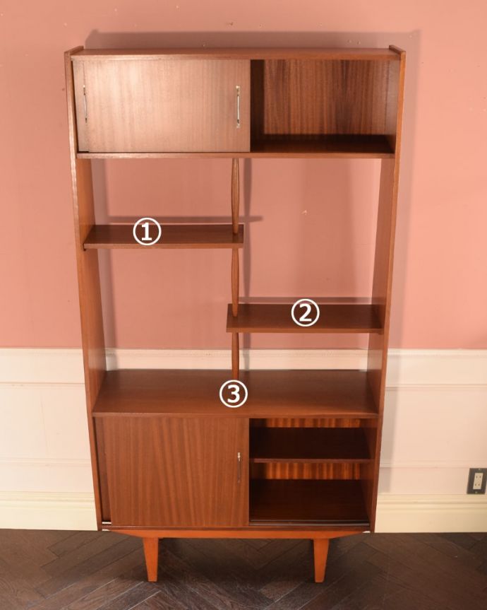 アンティークのキャビネット　アンティーク家具　ディバイダー　扉の中を開けみると･･･閉じれば見えない扉の中も、もちろん専門の職人がキレイに修復しました。(x-1394-f)