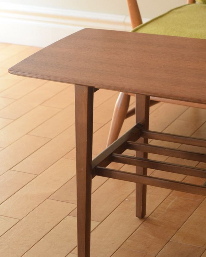 アンティークのテーブル アンティーク家具 ネイサンコーヒーテーブル クールな表情の中に感じられるぬくもり・・・ヴィンテージの家具は一見クールな表情。(x-1395-f)