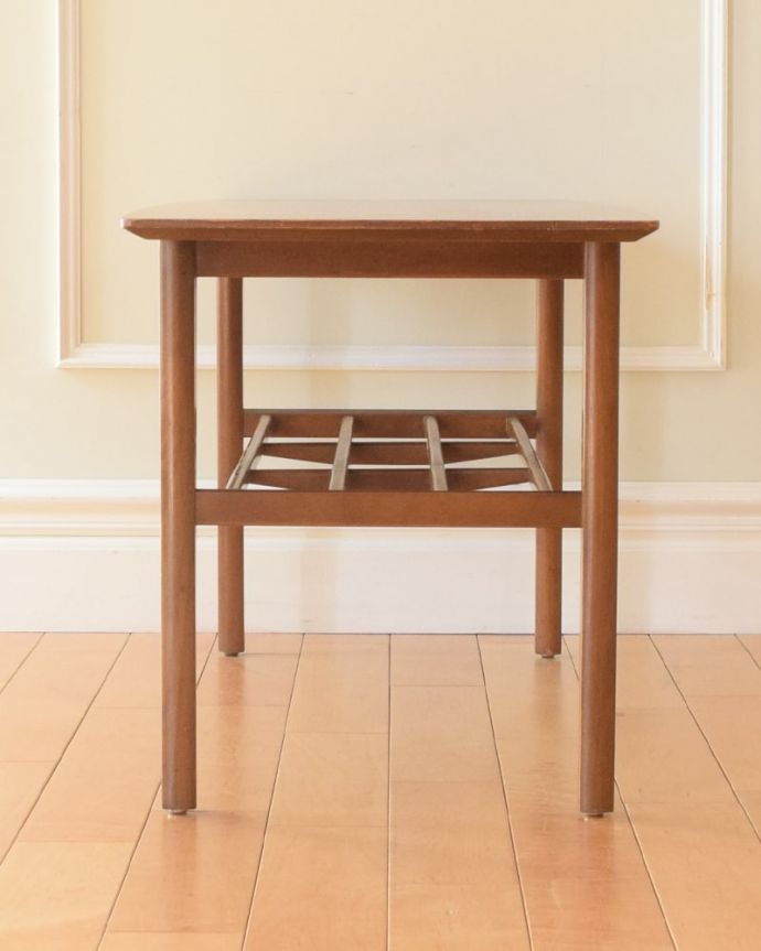 アンティークのテーブル アンティーク家具 ネイサンコーヒーテーブル 横から見てみてもカッコいい!北欧スタイルのテーブルは、横から見てもやっぱりスマートでカッコいいんです。(x-1395-f)