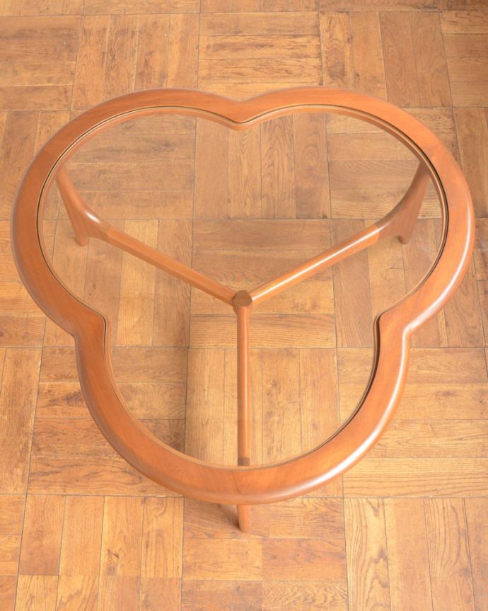 アンティークのテーブル アンティーク家具 クローバーリーフテーブル 上から見るとこんな感じ。(x-1397-f)