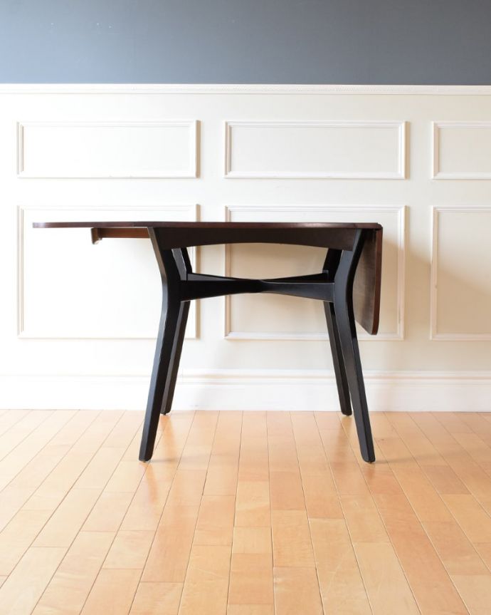 アンティークのテーブル　アンティーク家具　ドローリーフテーブル　片方だけ開いても･･･片方の羽を開くとこんな感じです。(x-1400-f)